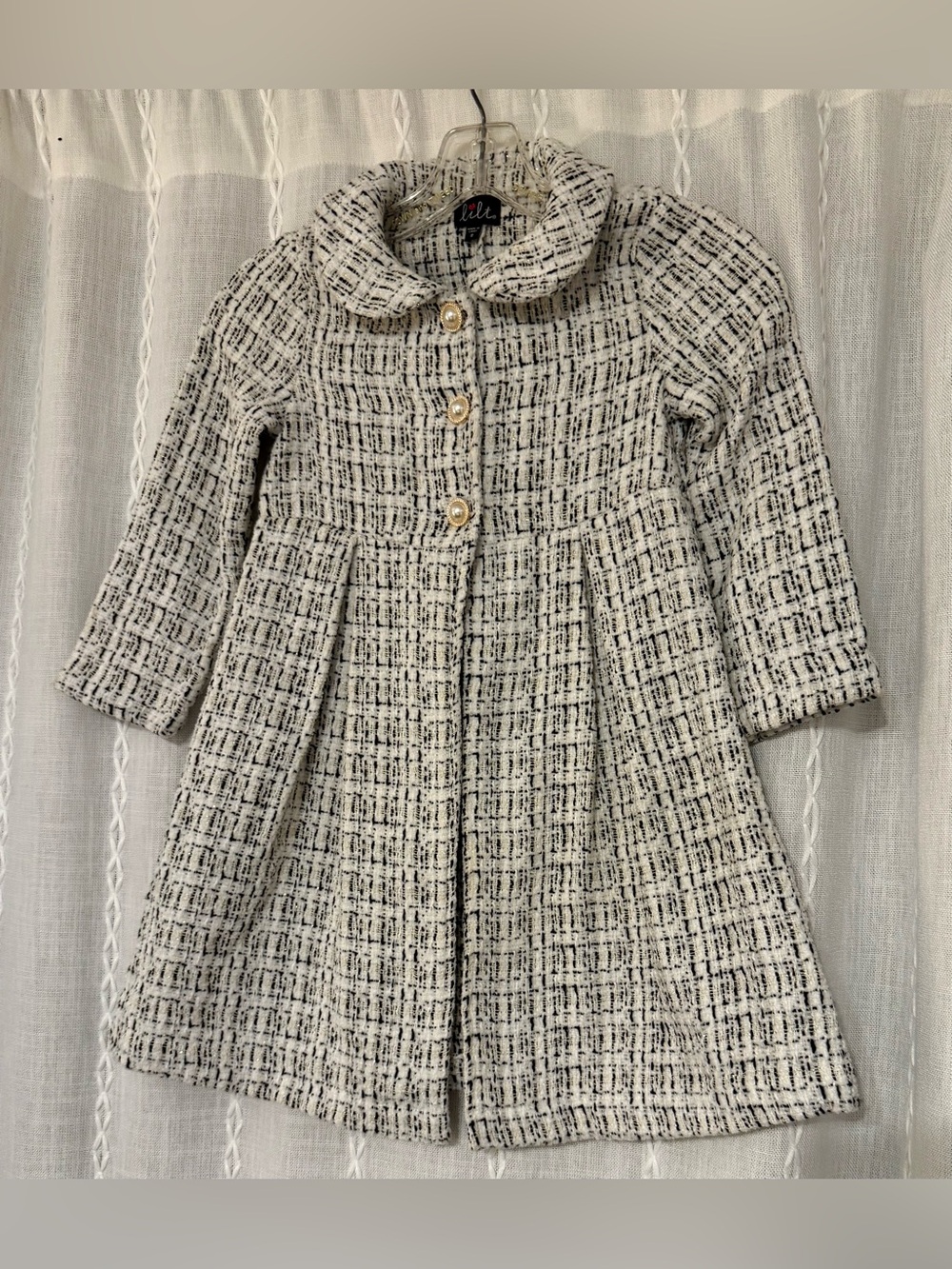 Lilt girls coat. Pleated coat with faux pearl buttons. Sz.6